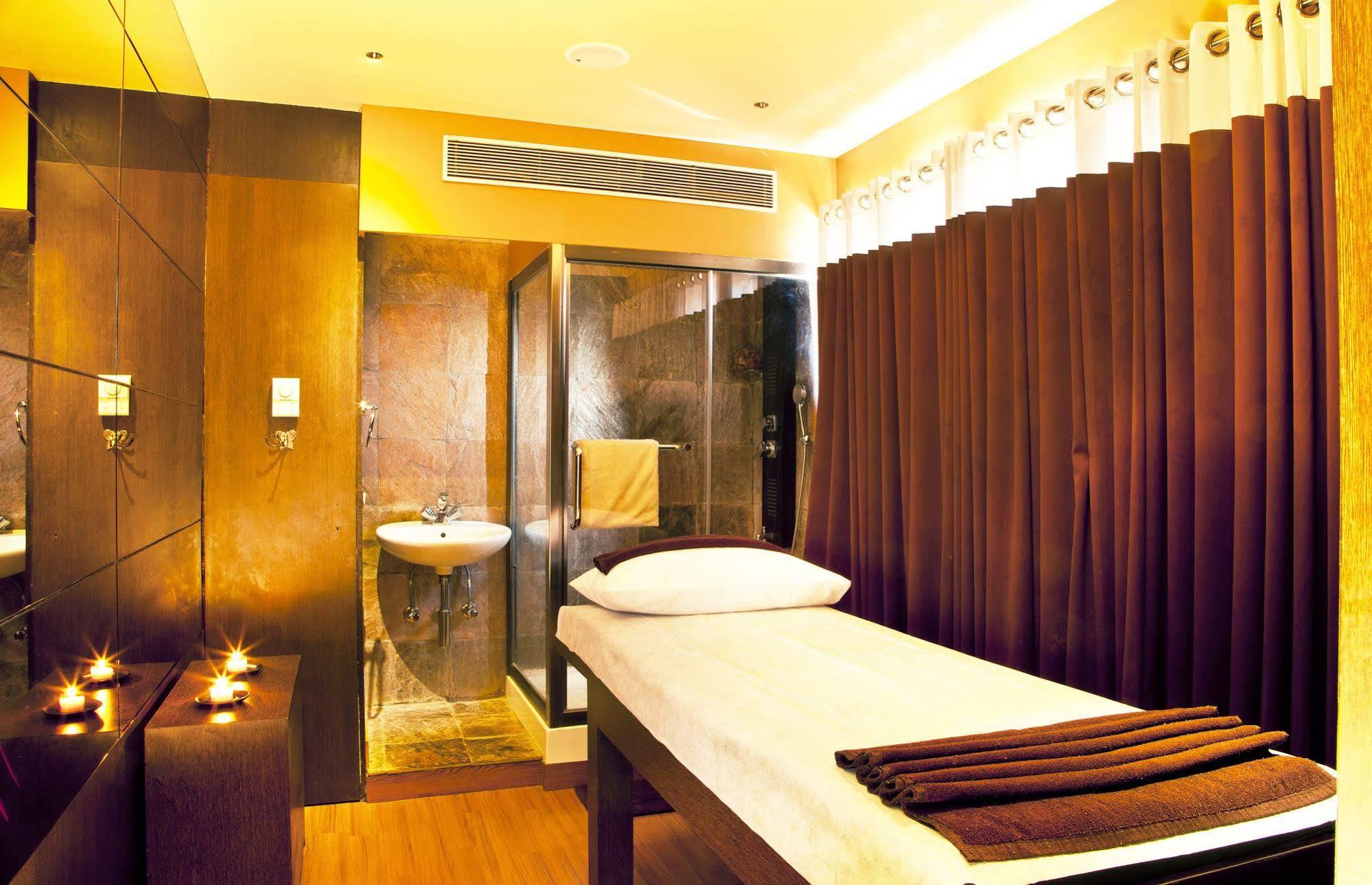 Octave Hotel & Spa - Sarjapur Road Bangalore Buitenkant foto
